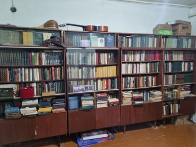 Продается более 2000 книг русских и зарубежных писателей и поэтов