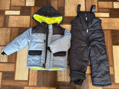 Комбез на 4-5 лет. Oshkosh. Куртка и штаны, флисовый подклад.