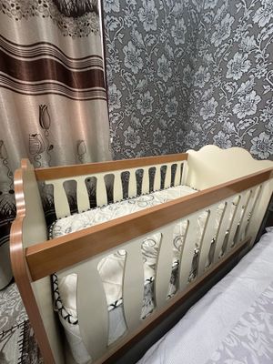 Детская кроватка с ортопедическим матрасом.