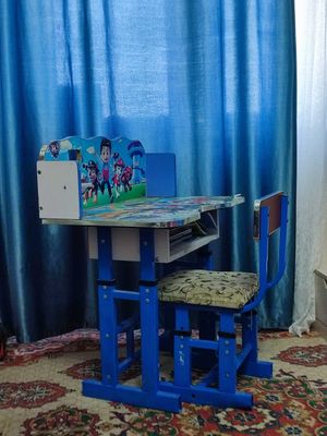Детская парта и стул