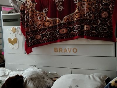 Bolalar kiyim uchun shkaf va Bolalar divani