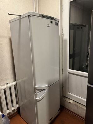 Холодильник INDESIT
