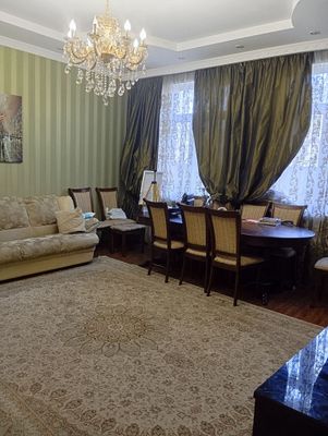 Два дома на одной территории