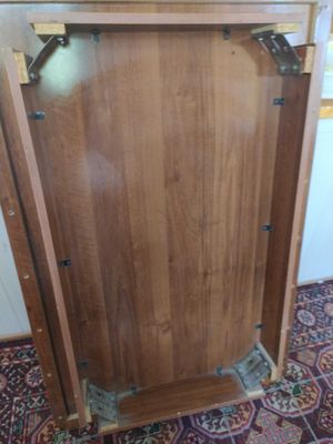 Стол для гостиной или для столовой, 2 штуки каждая стоит по 400