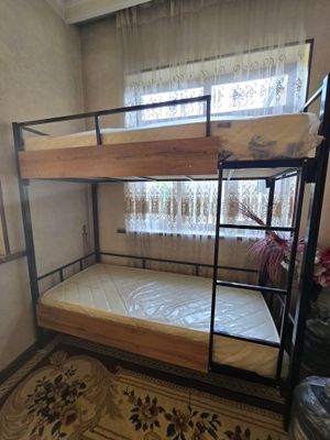 двух этажный кроват