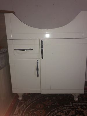 rakvinani tegida turadigan shkaf