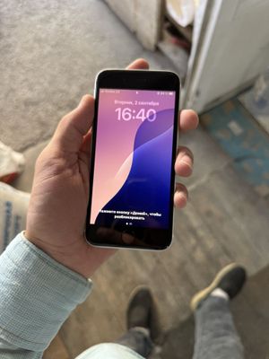 Iphone Se 2 Gen 64 72% karopka zaryadnik bor