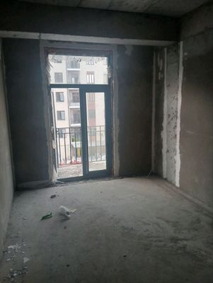 новостройка квартира продаётся  2 ком 67квм 6этж.