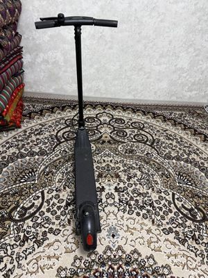 Elektr samokat sotiladi.Bitta zaryad bilan 50 km yuradi zaryad qiladig