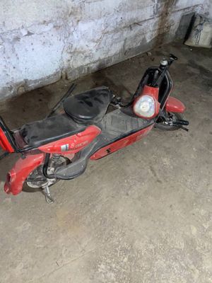 Skuter elektroniy
