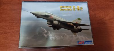 Продам МиГ Е-8 сборная модель