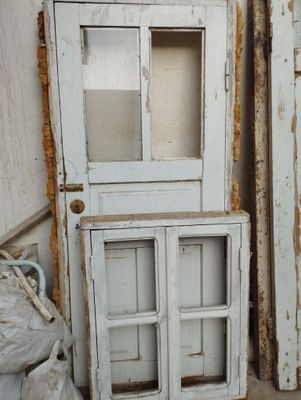 Эшик ром сотилади