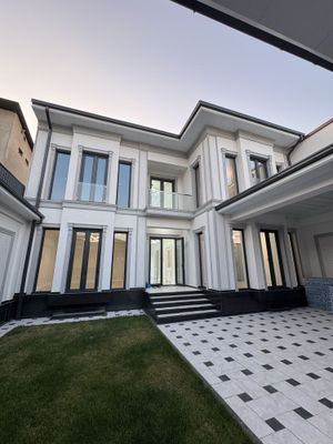 Mirzo Ulug’bek 3.6 sotok 8 xona 5 san uzel