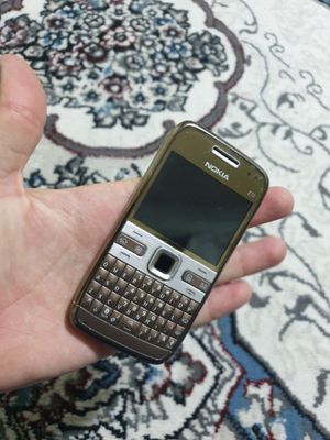 Nokia E72 gold sotladi