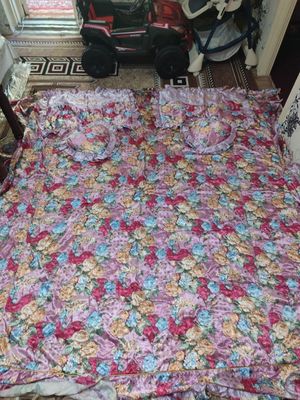 Продам покрывало с наволочками, двухспальная. Каждая по 200т.