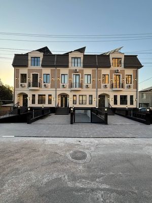 Саламатина Маркет Цена 379 950 $ старт 1,3 сотки (320 кв.м жилой) 4 у