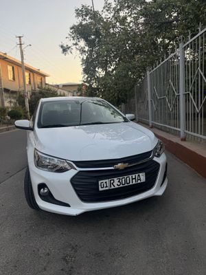 Автомобиль Onix.