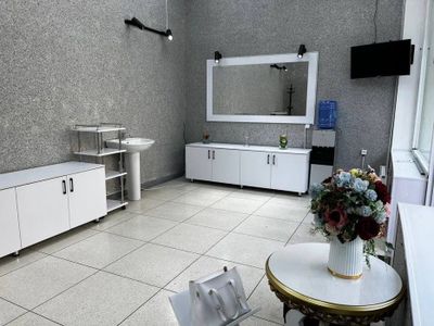 Торговый центр Чиланзар 25м² 1этаж 1кабинет в доль дороги парковка