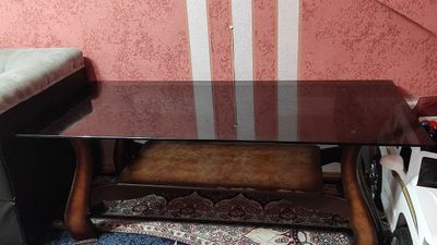 Стеклянный стол