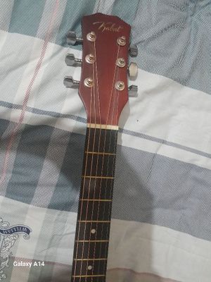 Gitara sotiladi