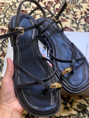 Angilina joni 50$  risolli 60$ qora rangi koja tufli