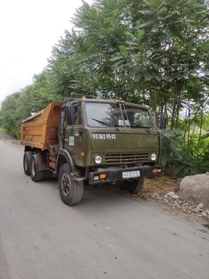 KAMAZ SOTILADI 1990 10TA BESKAMER vagonlarda turibdi