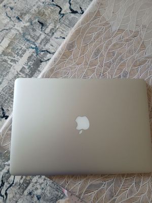 Macbook pro mid 15 i7-16-512