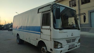 Isuzu 2010 avtobus