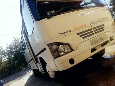 Isuzu avtobusi sotiladi