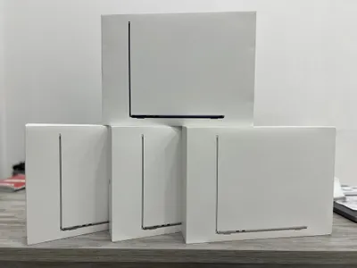 MacBook Air M3 15-inch 8GB/ 256gb SSD New