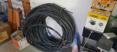 Продаётся силовой кабель 4 жилы 70 метров толщина 1 см алюминевый