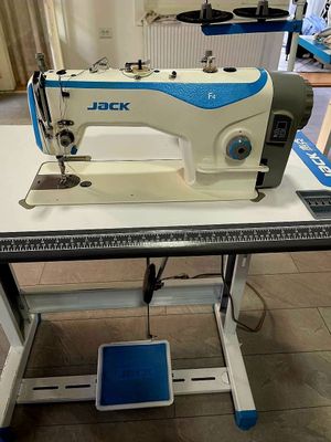 Внимание Продается швейная машинка Jac F4 почти новая