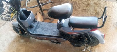 skuter sotiladi narxi 240$ 4 ta akm 350w mator