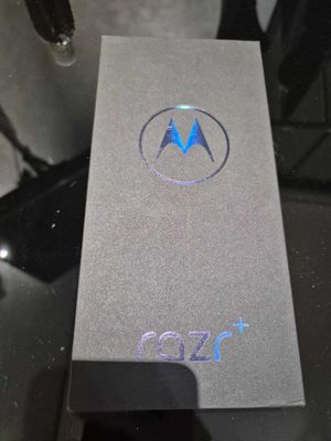 Новый Motorola Razr+ 2024