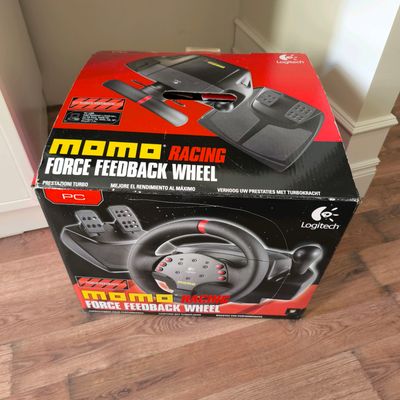 Игровой руль Logitech Momo Racing