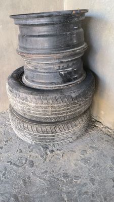 Продается 4 диска и 2 резины все сезонные