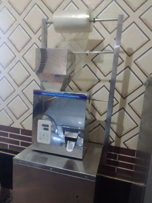 Qadoqlovchi aparat sotiladi