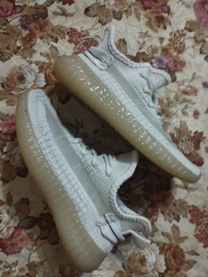 Кроссовки Yeezy 36 размер в отличном состоянии