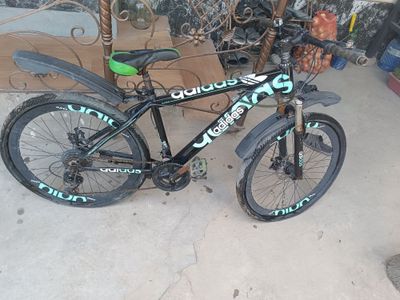 Velik adidas velosipeti