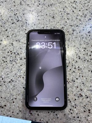 Iphone 11 pro max sotiladi 300$