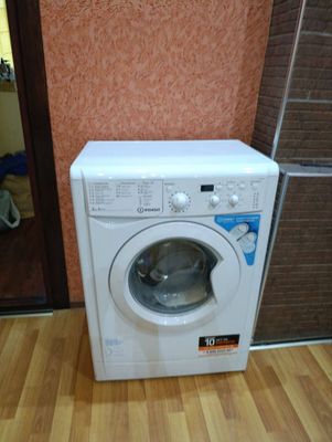 Продаю «Indesit» стиральную машину, в отличном состоянии