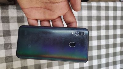 Samsun A40 Redmi 5 sotiladi