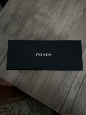 Очки Prada