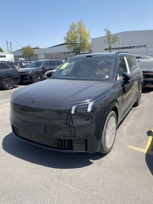 Lynk & Co 900.
