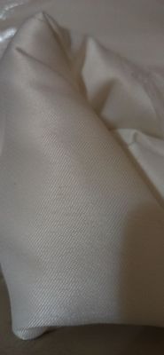 Белая однотонная ткань