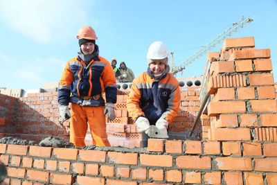 Каменщики штукатурщики выполняем все виды строительных работ.