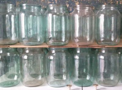 Продам ( 1 литр) стеклянные банки для закрутки