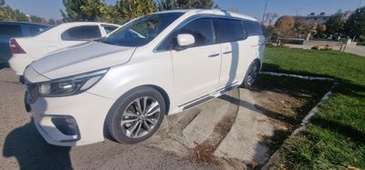 Kia Carnival full