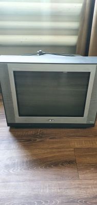 Телевизор LG в хорошем состоянии