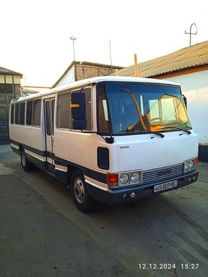 Avtobus TOYOTA sotiladi